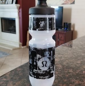 Lululemon water bottle